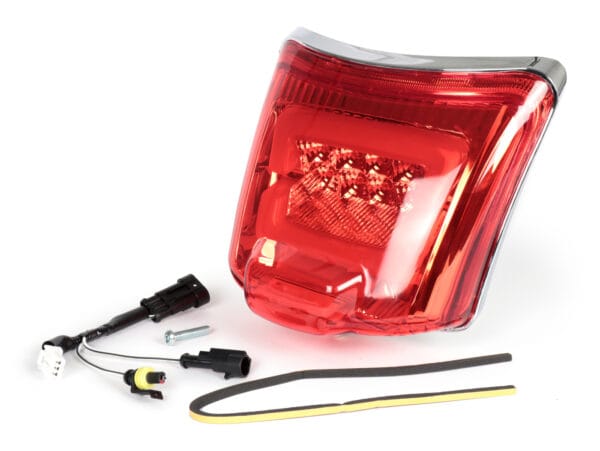 MN501R19CP - MOTO NOSTRA Fanale posteriore incluso telaio, LED 'Boulder' - Vespa GTS (2019-2022) GTS125 iGet, GTS300 HPE, GTS SUPER 125/300 HPE, GTS SUPERSPORT 125/300, GTS SUPERTECH 125/300 HPE - Vetro rosso/ Telaio cromato